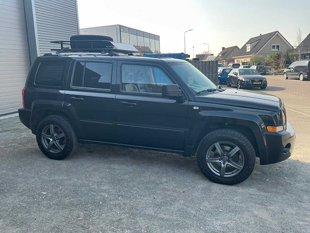 Jeep - 2009 - patriot - 2.4 ltd liberty - personenauto (29-jlh-3) - afbeelding 18 van  22