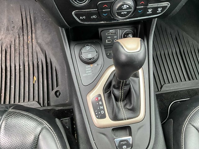 Jeep - cherokee - 2.0 limited - 4x4 - personenauto - 2015 - afbeelding 7 van  26