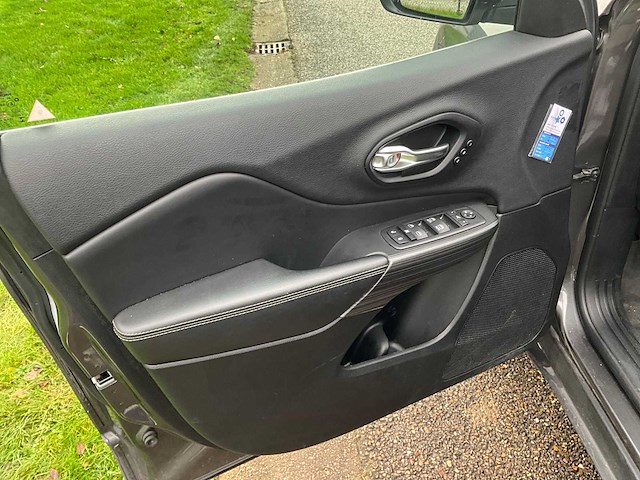 Jeep - cherokee - 2.0 limited - 4x4 - personenauto - 2015 - afbeelding 26 van  26