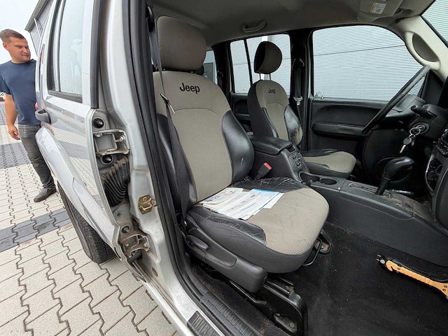 Jeep - cherokee - 3.7i v6 - extreme sp. - personenauto - 2004 - afbeelding 6 van  25