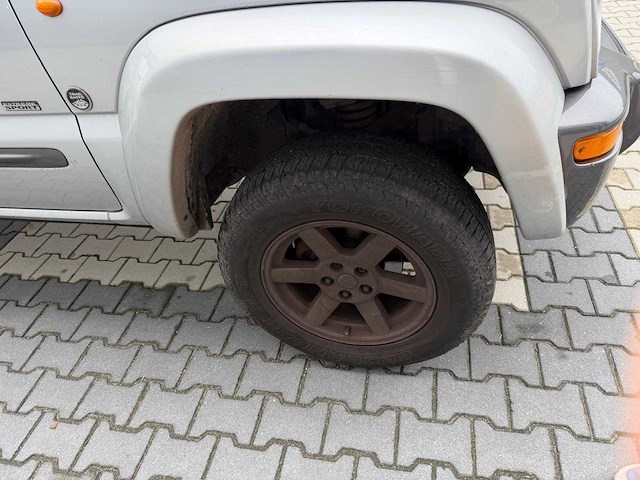 Jeep - cherokee - 3.7i v6 - extreme sp. - personenauto - 2004 - afbeelding 16 van  25
