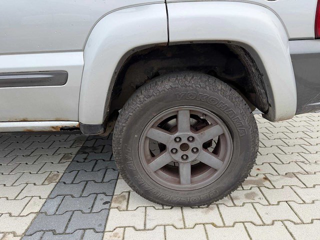Jeep - cherokee - 3.7i v6 - extreme sp. - personenauto - 2004 - afbeelding 17 van  25
