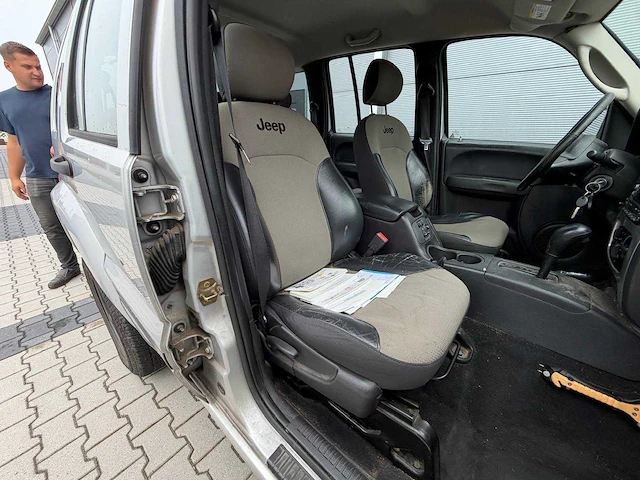Jeep - cherokee - 3.7i v6 - extreme sp. - personenauto - 2004 - afbeelding 6 van  25