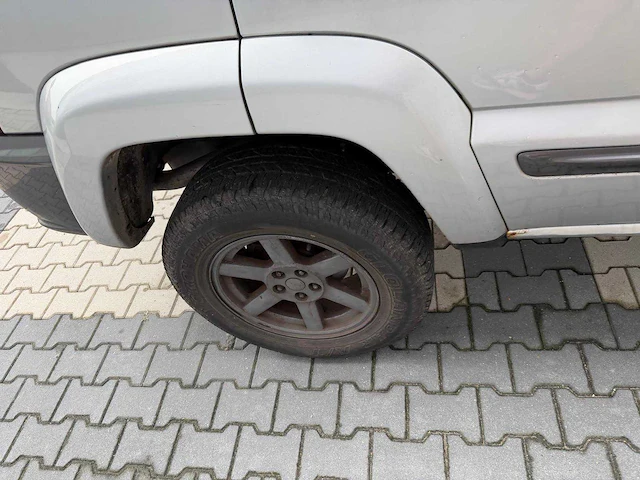 Jeep - cherokee - 3.7i v6 - extreme sp. - personenauto - 2004 - afbeelding 18 van  25