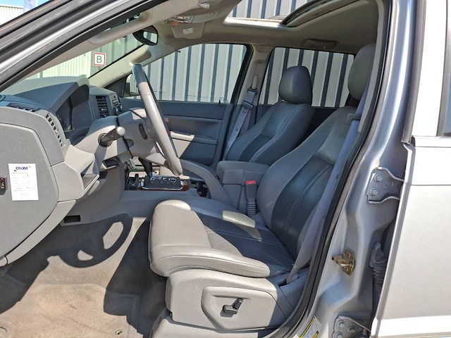 Jeep - grand cherokee - 4.7 v8 laredo - car - 2006 - afbeelding 11 van  31