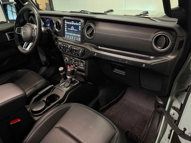 Jeep - wrangler unlimited - 4xe 380 sahara - hpz-72-z - 2024 iaw - afbeelding 9 van  18