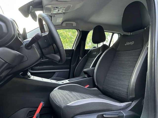 Jeep avenger longitude 54kwh 156pk 2023 (origineel-nl) 45.441 km, x-418-nn - afbeelding 28 van  47