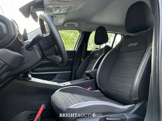 Jeep avenger longitude 54kwh 156pk 2023 (origineel-nl) 45.441 km, x-418-nn - afbeelding 28 van  46