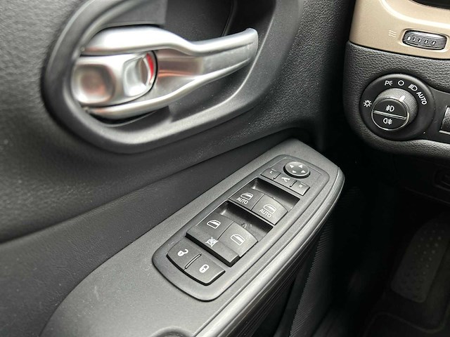 Jeep cherokee 2.0 longtitude; rd-144-v - afbeelding 13 van  29