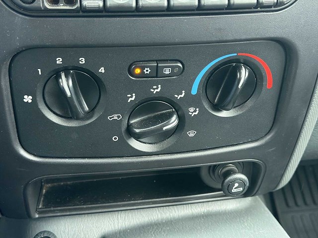 Jeep cherokee 3.7i v6 sport plus | 64-rg-ld i - afbeelding 8 van  30