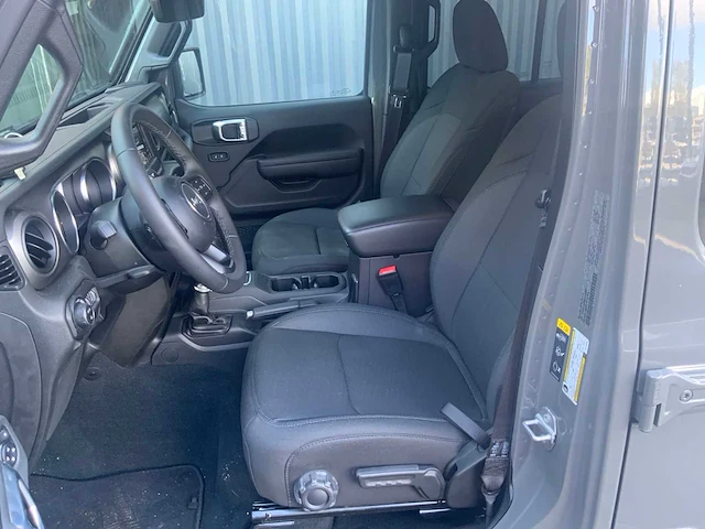 Jeep gladiator - 2025 - sport pick-up - 3.6 benzine - personenauto - afbeelding 8 van  25