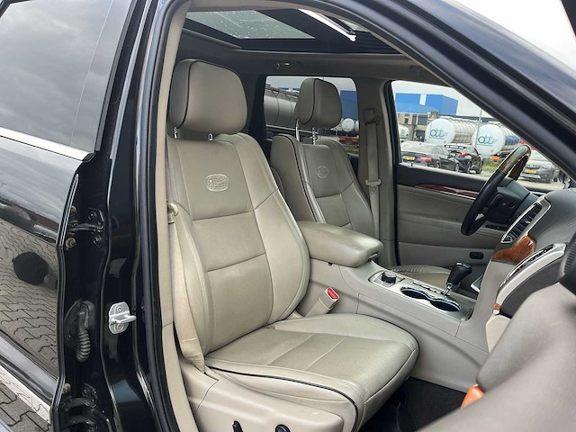 Jeep grand cherokee 3.6 overland 2011 | 94-nxz-9 - afbeelding 21 van  33