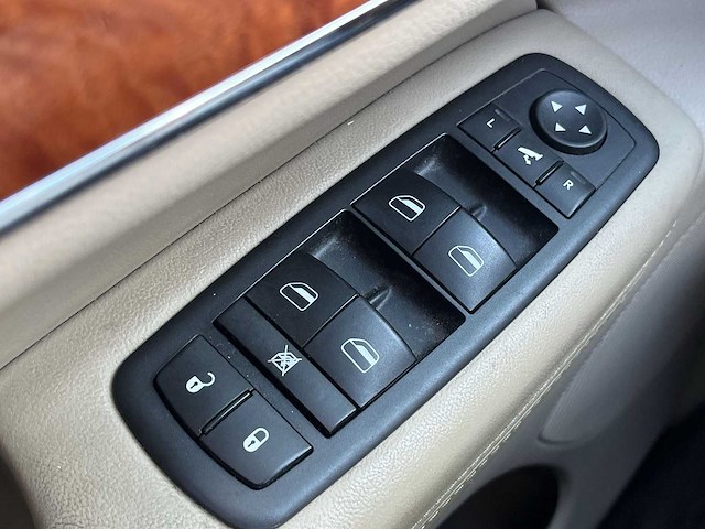 Jeep grand cherokee 3.6 overland 2011 | 94-nxz-9 - afbeelding 7 van  33