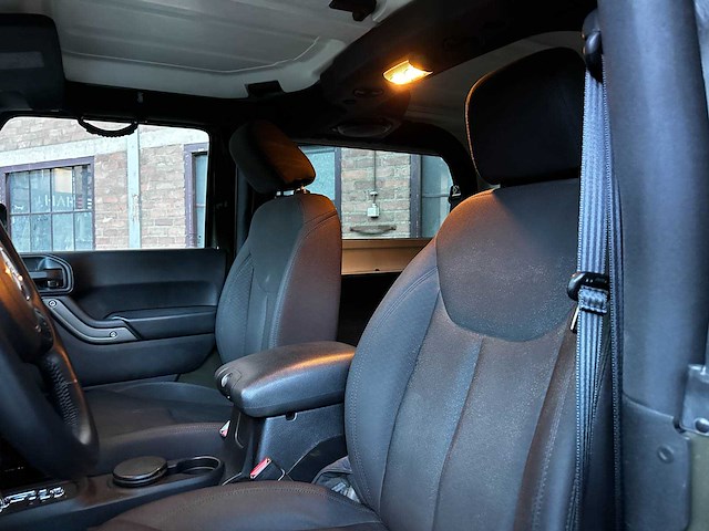 Jeep wrangler 3.6 v6 rubicon 284pk 2016, jts-57-h - afbeelding 28 van  37