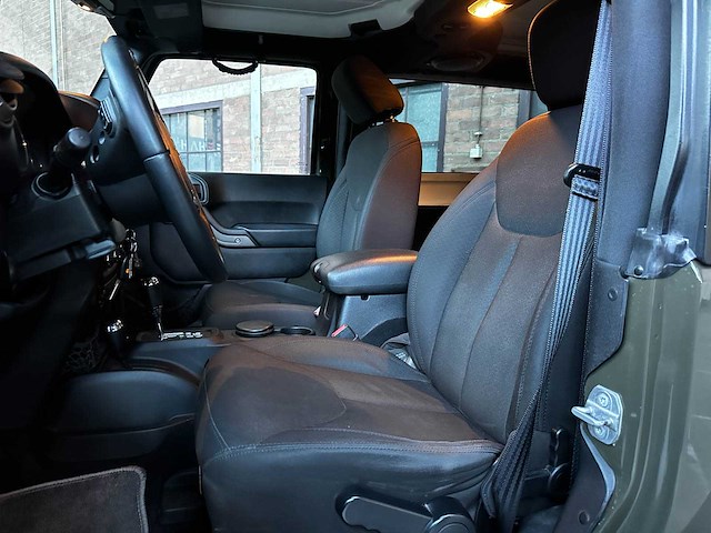 Jeep wrangler 3.6 v6 rubicon 284pk 2016, jts-57-h - afbeelding 27 van  37