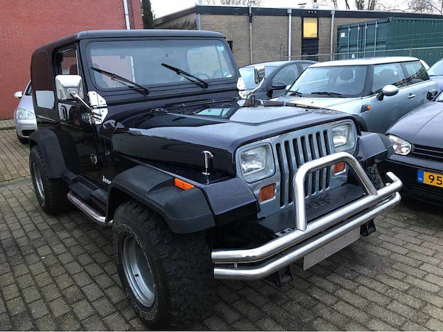 Jeep wrangler 4x4 terreinwagen - afbeelding 1 van  4