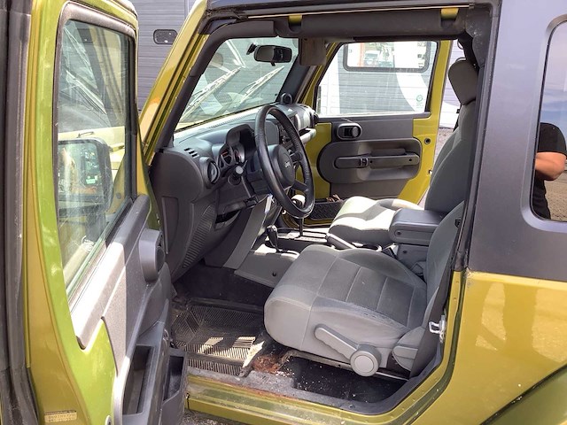 Jeep wrangler sahara personenauto - afbeelding 7 van  28
