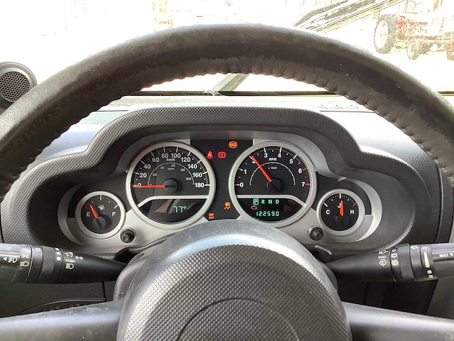 Jeep wrangler sahara personenauto - afbeelding 9 van  28