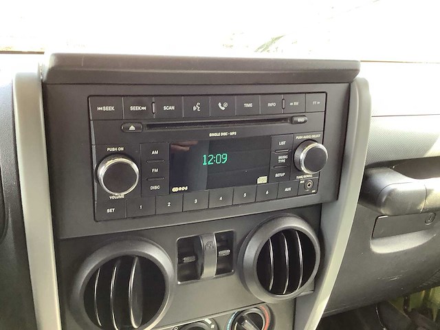 Jeep wrangler sahara personenauto - afbeelding 10 van  28