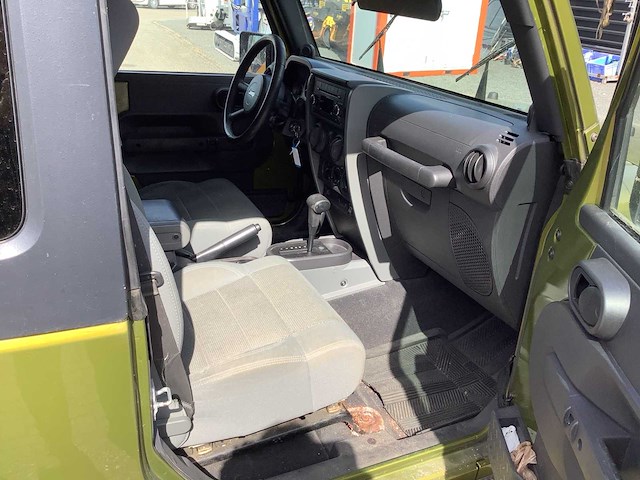 Jeep wrangler sahara personenauto - afbeelding 21 van  28