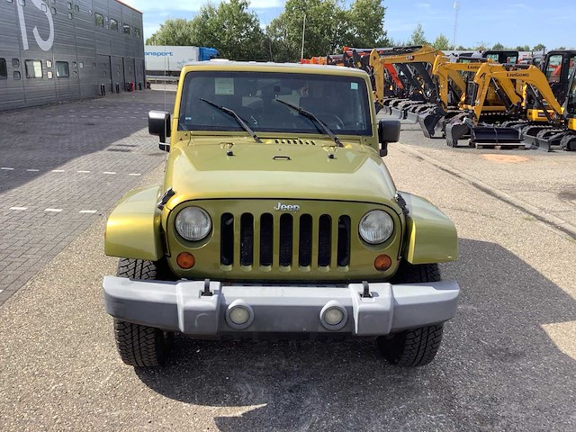 Jeep wrangler sahara personenauto - afbeelding 11 van  12