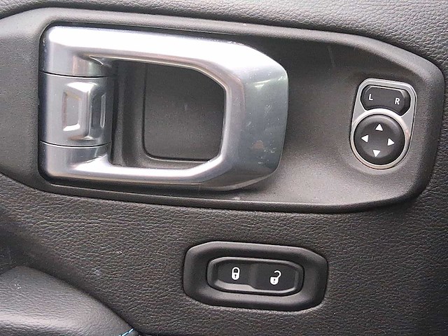 Jeep wrangler unlimited 2.0 4xe plug-in hybrid rubicon 2022 | 86-78-39 - afbeelding 31 van  34