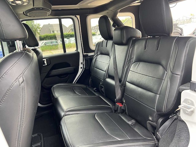 Jeep wrangler unlimited 2.0 4xe plug-in hybrid sahara 2022 | 14-69-31 - afbeelding 11 van  18
