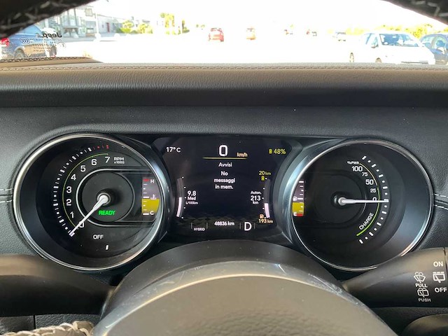 Jeep wrangler unlimited 2.0 4xe plug-in hybrid sahara 2022 | 14-69-35 - afbeelding 31 van  33