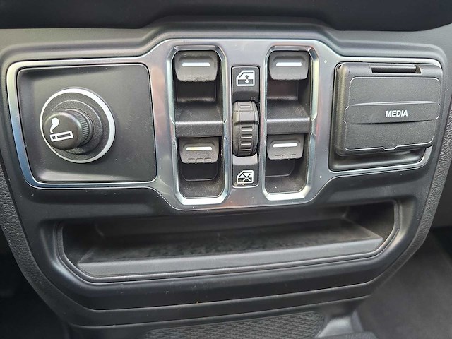 Jeep wrangler unlimited 4xe 380 sahara 2022 | 14-67-46 - afbeelding 9 van  16