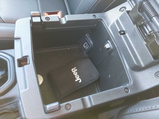 Jeep wrangler unlimited 4xe 380 sahara 2023 | 62-63-92 - afbeelding 26 van  42