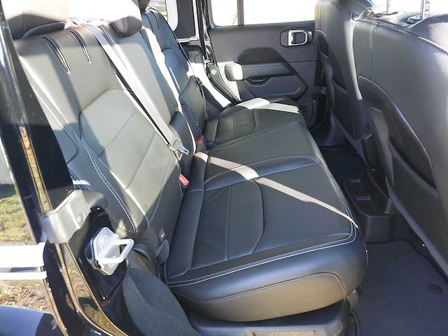 Jeep wrangler unlimited 4xe 380 sahara 2023 | 62-63-92 - afbeelding 29 van  42