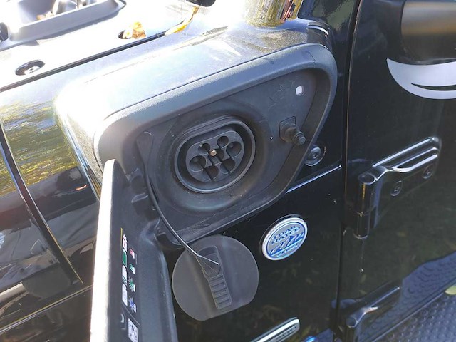 Jeep wrangler unlimited 4xe 380 sahara 2023 | 62-63-92 - afbeelding 27 van  42