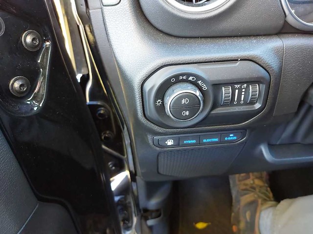 Jeep wrangler unlimited 4xe 380 sahara 2023 | 62-63-92 - afbeelding 17 van  42