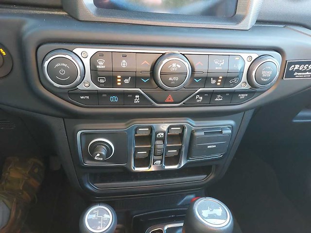 Jeep wrangler unlimited 4xe 380 sahara 2023 | 62-63-92 - afbeelding 42 van  42