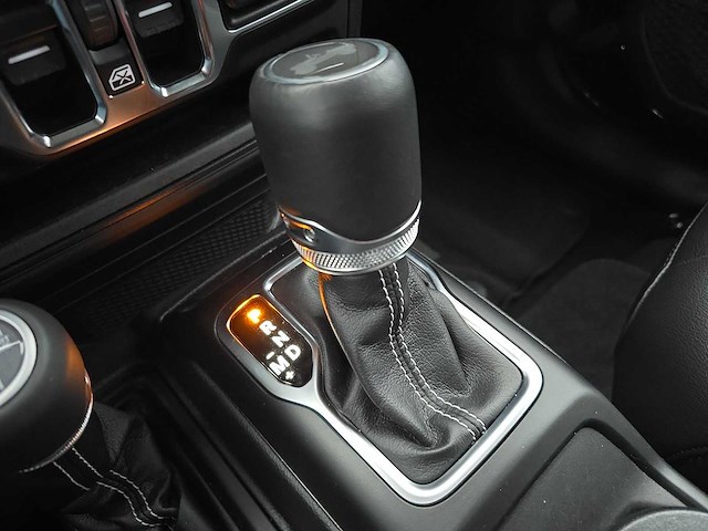 Jeep wrangler unlimited 4xe 380 sahara irmscher no. 007/100 2023 | 62-63-92 - afbeelding 17 van  29