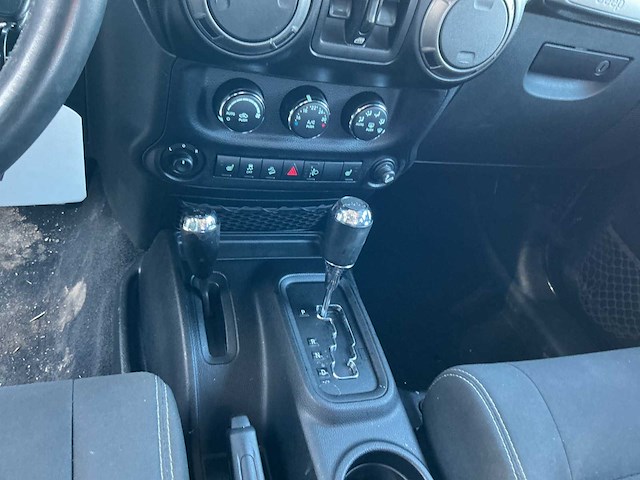 Jeep wrangler unlimited personenauto - afbeelding 3 van  17