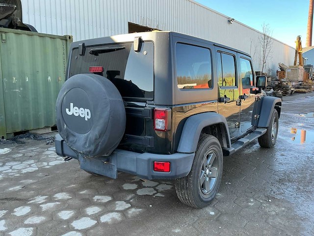 Jeep wrangler unlimited personenauto - afbeelding 13 van  17