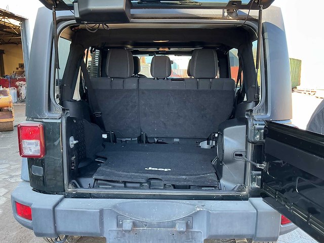Jeep wrangler unlimited personenauto - afbeelding 16 van  17