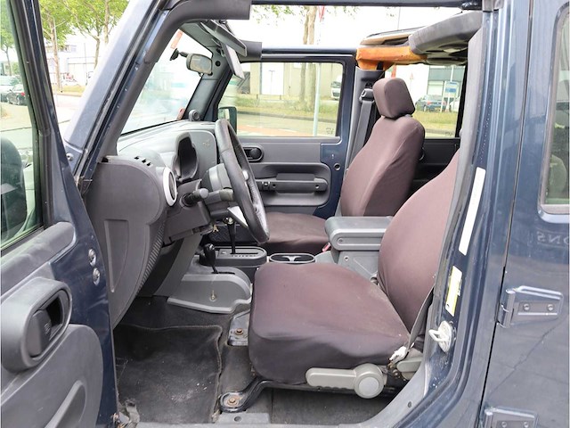 Jeep wrangler unlimited sahara 3.8 4wd automaat 2008 - afbeelding 4 van  27