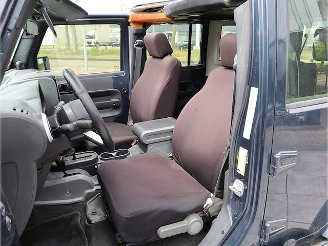 Jeep wrangler unlimited sahara 3.8 4wd automaat 2008 - afbeelding 5 van  27