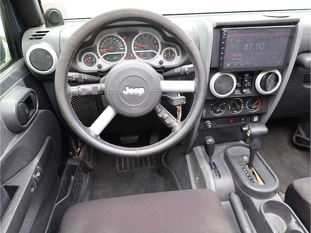 Jeep wrangler unlimited sahara 3.8 4wd automaat 2008 - afbeelding 8 van  27