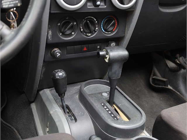 Jeep wrangler unlimited sahara 3.8 4wd automaat 2008 - afbeelding 13 van  27