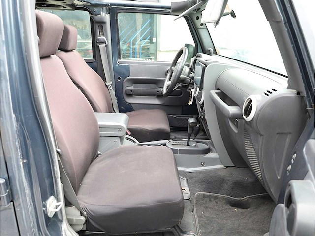 Jeep wrangler unlimited sahara 3.8 4wd automaat 2008 - afbeelding 16 van  27