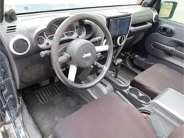 Jeep wrangler unlimited sahara 3.8 4wd automaat 2008 - afbeelding 3 van  26