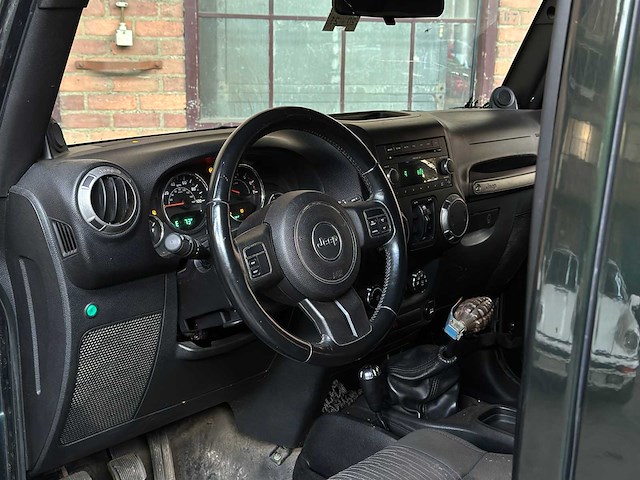 Jeep wrangler unlimited sport 3.8 v6 199pk 2011 - afbeelding 10 van  41