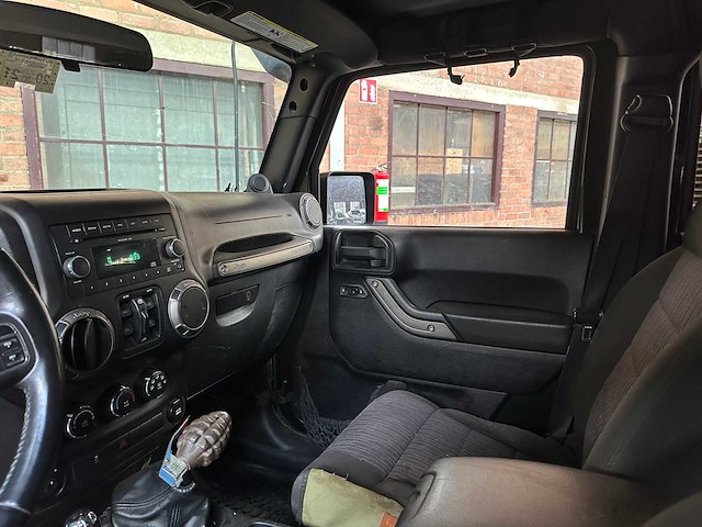 Jeep wrangler unlimited sport 3.8 v6 199pk 2011 - afbeelding 13 van  41