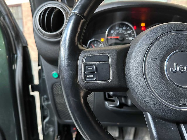 Jeep wrangler unlimited sport 3.8 v6 199pk 2011 - afbeelding 14 van  41