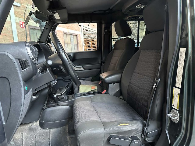 Jeep wrangler unlimited sport 3.8 v6 199pk 2011 - afbeelding 24 van  41