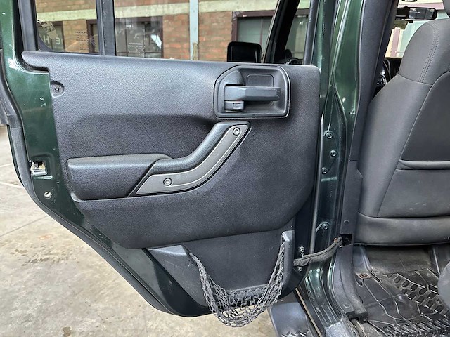 Jeep wrangler unlimited sport 3.8 v6 199pk 2011 - afbeelding 25 van  41