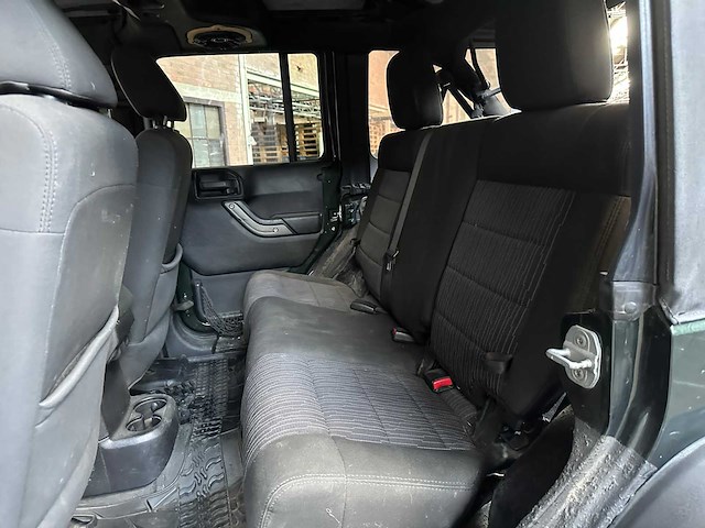 Jeep wrangler unlimited sport 3.8 v6 199pk 2011 - afbeelding 26 van  41